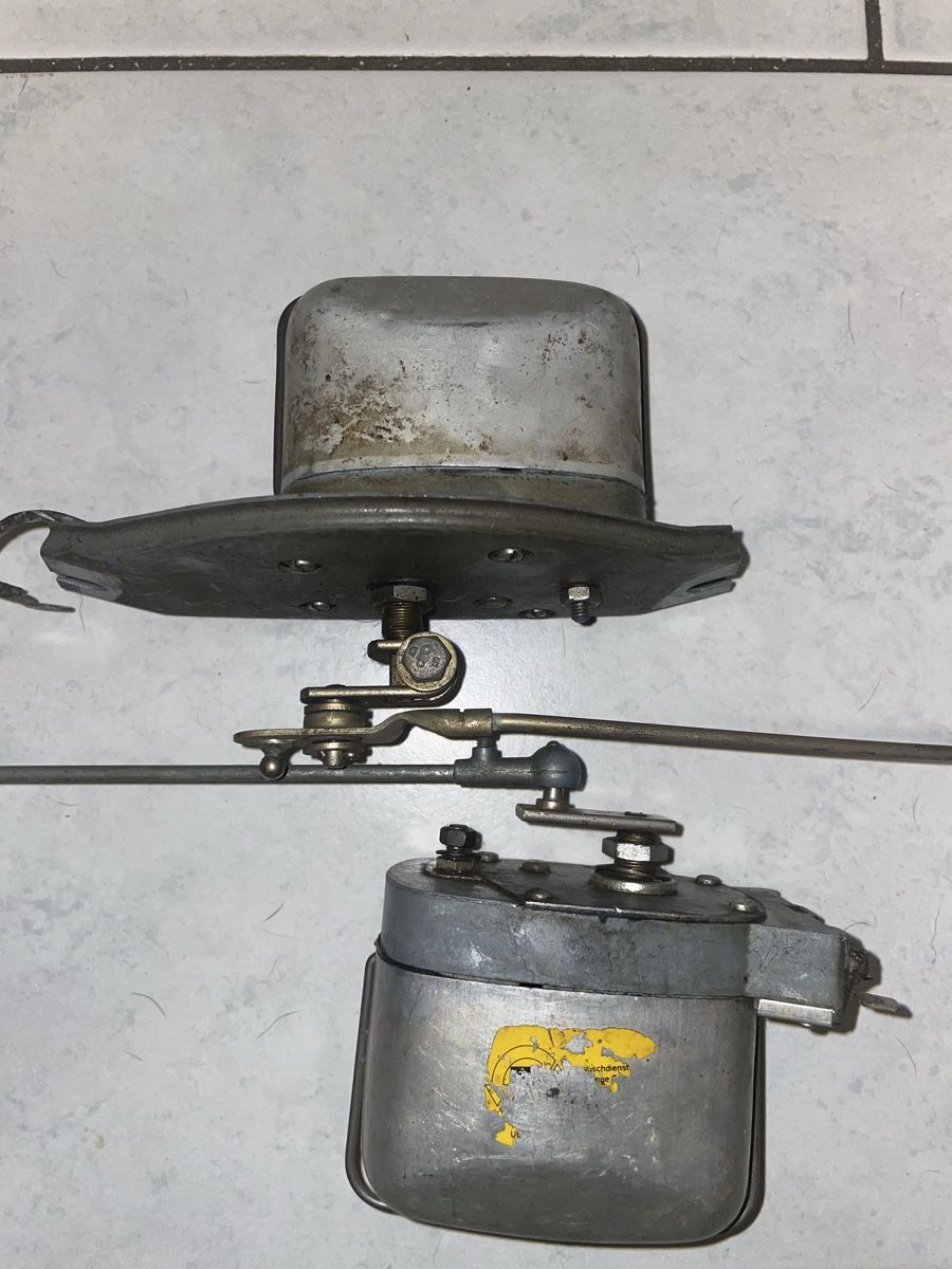Volkswagen Tutti pezzi di ricambio auto: VW Scheibenwischermotor 2 Stk. Oldtimer Original  – Usato da Kirchleerau venduto da Resale_LC 5