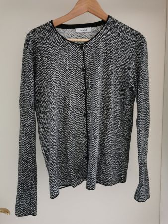 Cardigan in M mit Knöpfen
