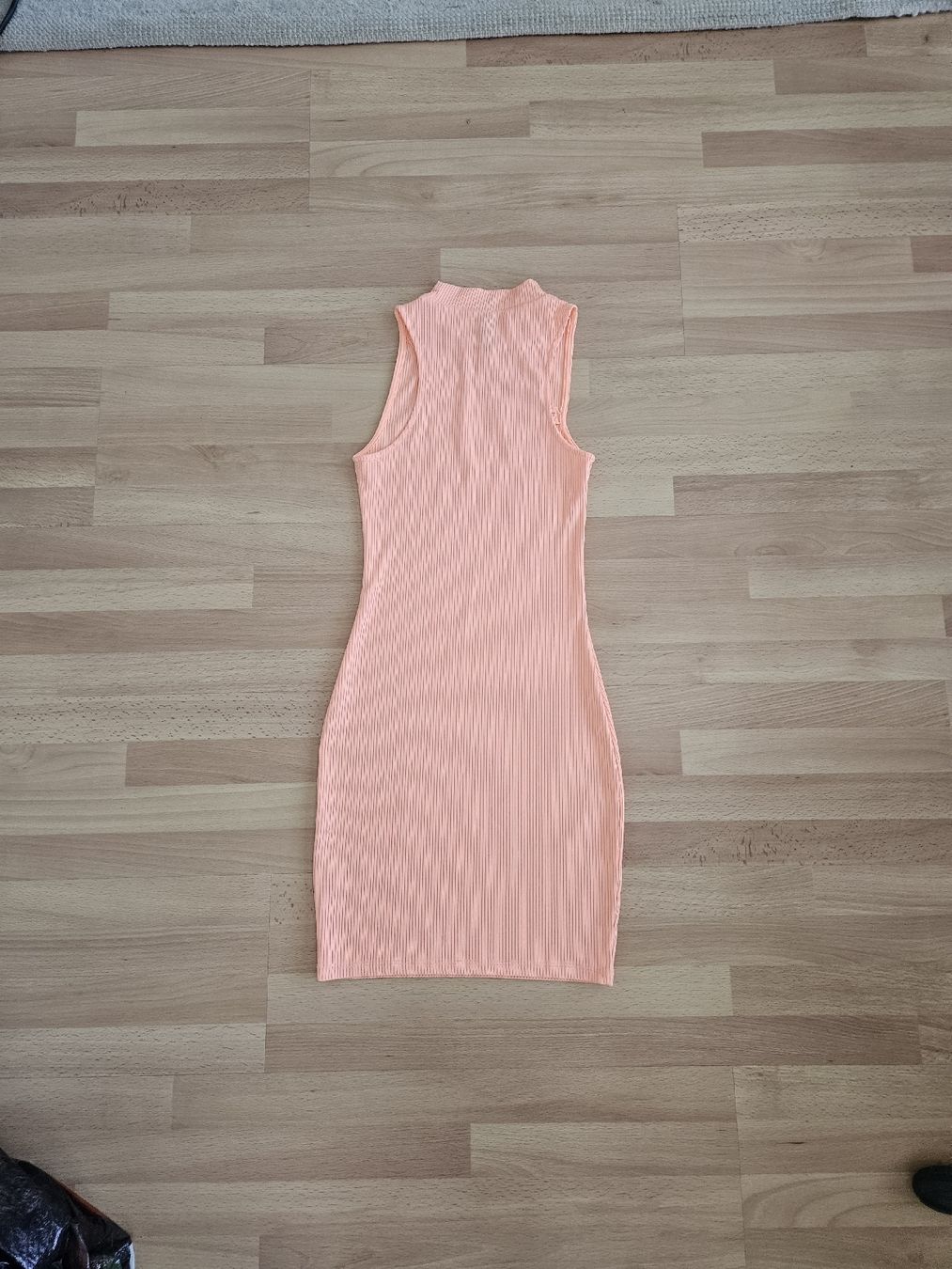 H&M Vestiti: Leuchtend oranges Kleid mit Cutout – Usato da Thun venduto da bia_crh9 1