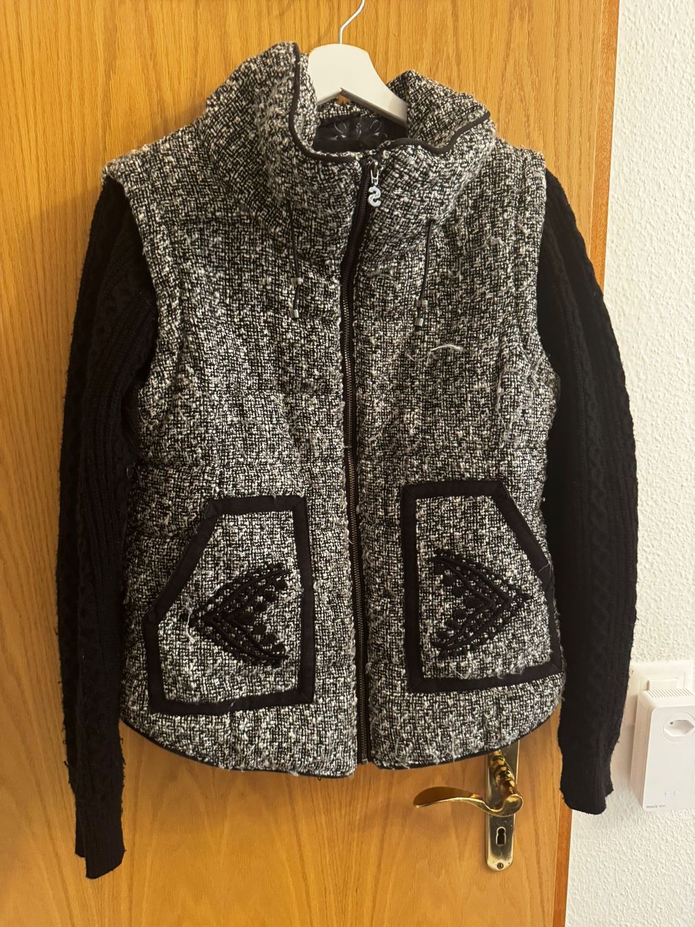 Desigual Jacken: Desigual Jacke, Gr. 40, abnehmbare Ärmel – Gebraucht aus Egg b. Zürich von Brocki_Insel_Egg