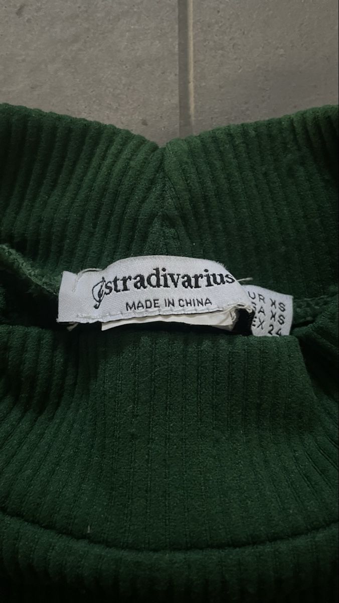 Stradivarius Top: Stradivarius turtleneck top green – Usato da Cortaillod venduto da seba15 1