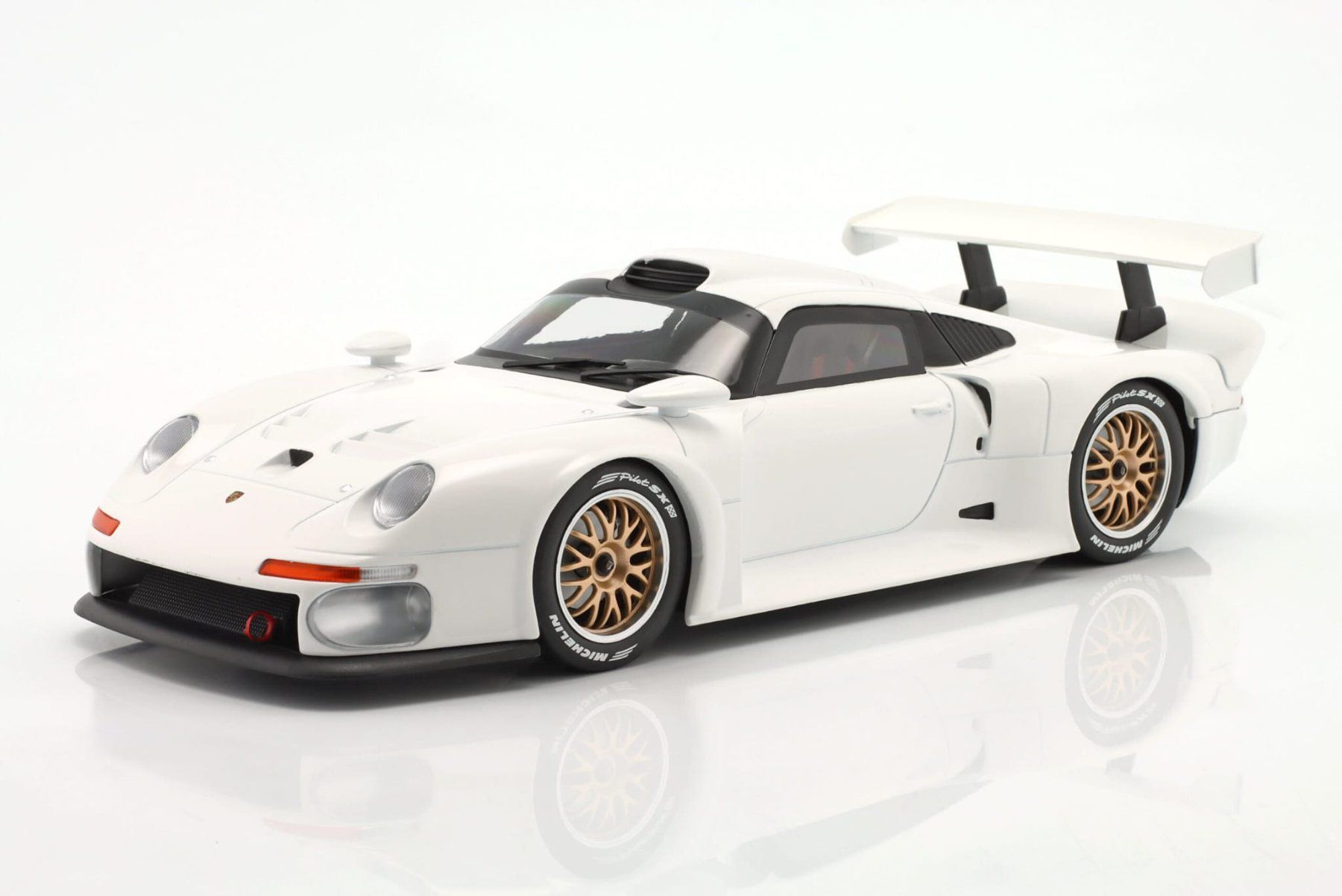 Porsche Modellini d'auto: Porsche 911 GT1 Plain Body Version white 1:18 WERK83 – Nuovo e nell'imballaggio originale da Stäfa venduto da wkmodells 1
