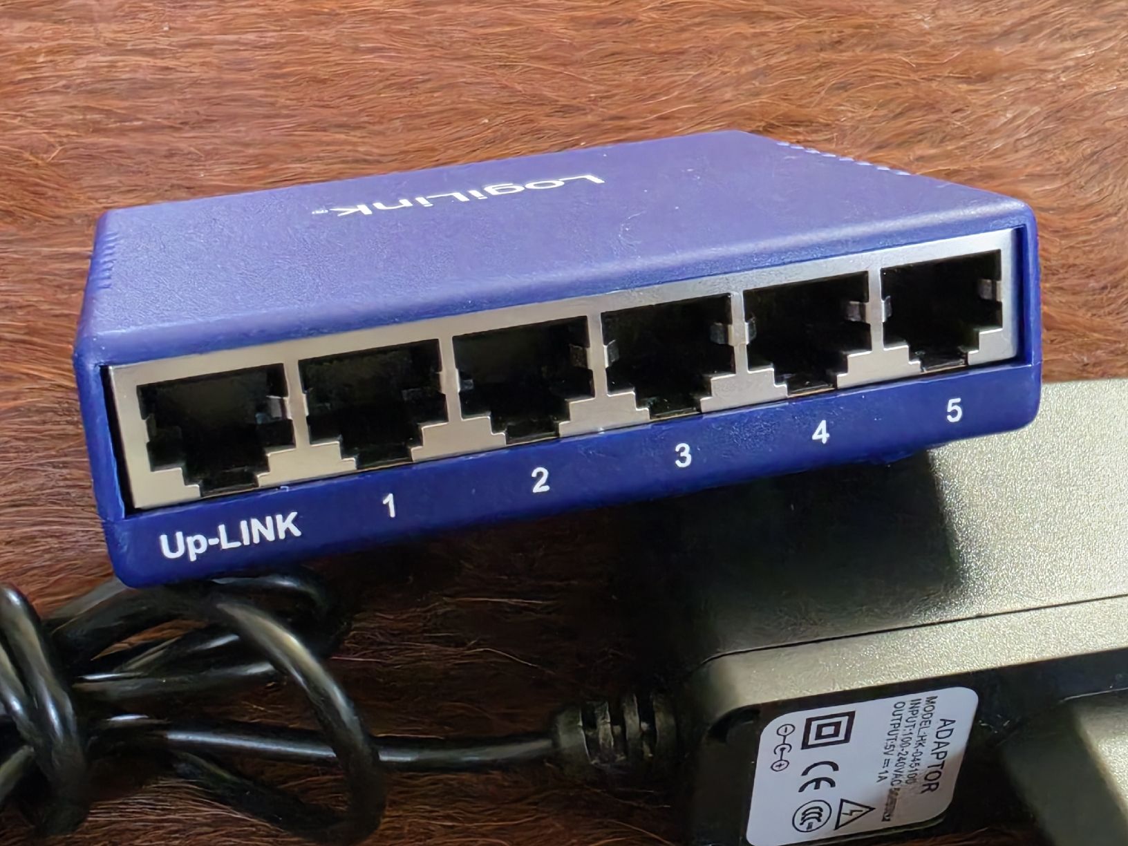 Hub & Switch: LogiLink 5 Port Switch – Usato da Dorf venduto da 2khtar 1