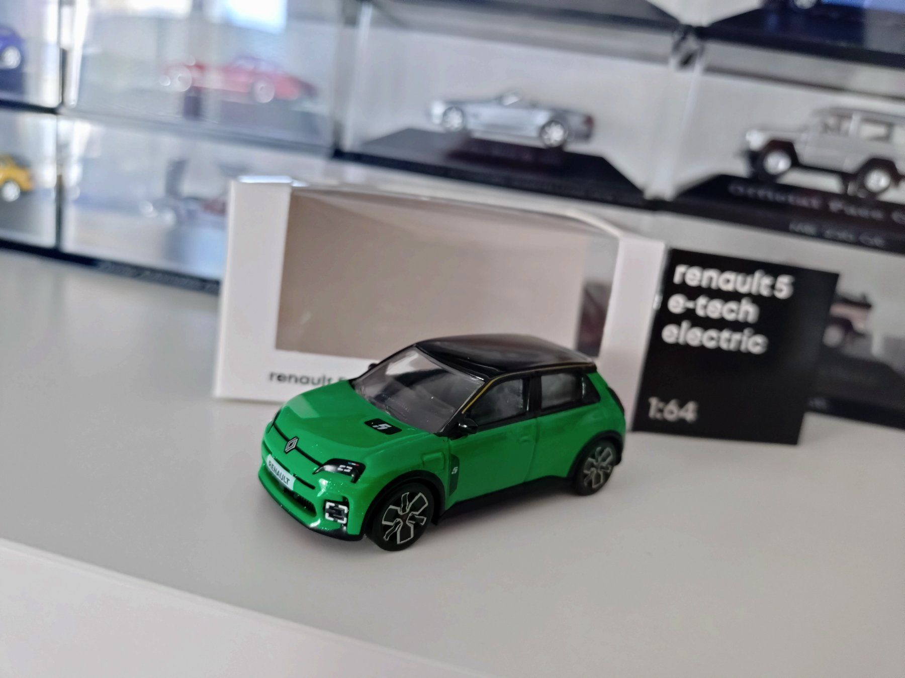 Norev Modellautos: RENAULT 5 E-TECH - Modell Norev 1:64 – Neu und originalverpackt aus Viganello von CARLiteratur 1