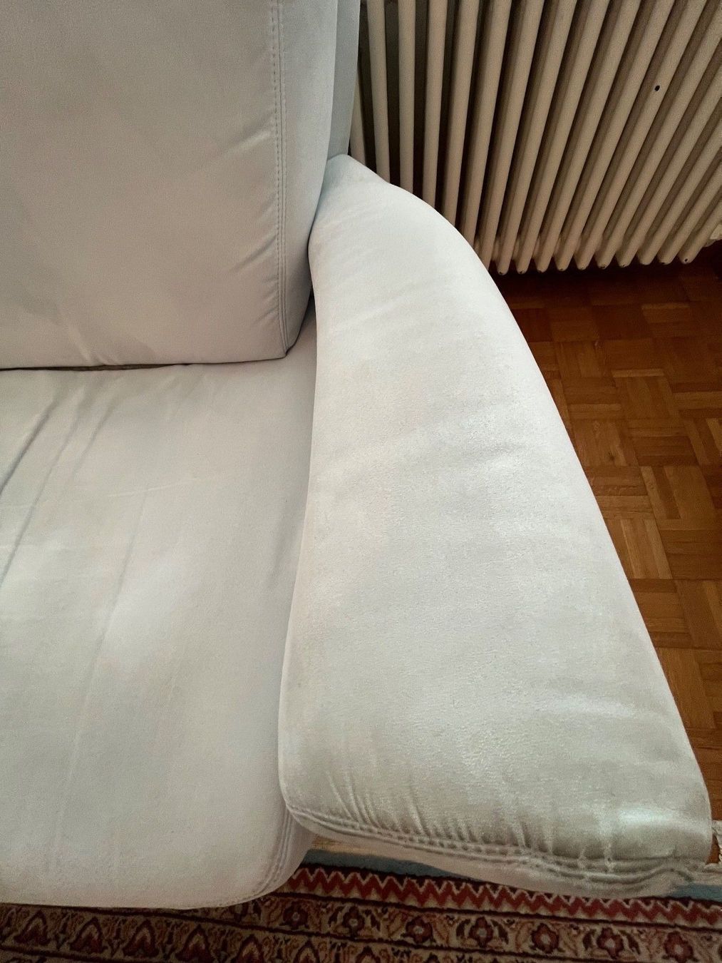 Sofas: 2x hellblaue Sofas + zusätzlicher Sitzhocker – Gebraucht aus Siebnen von Arko27 3