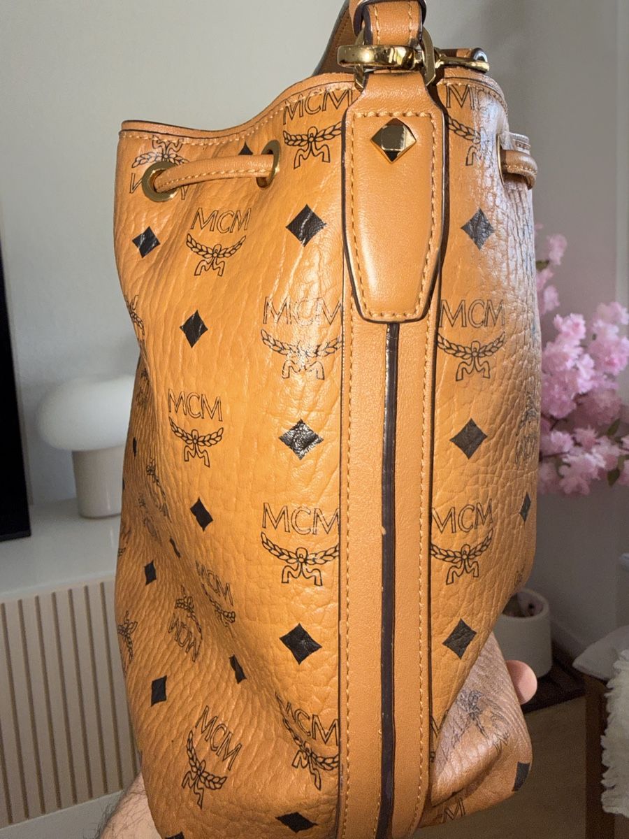 Borse da donna: MCM Beuteltasche Cognac Monogramm gebraucht – Usato da Brüttisellen venduto da xMarlon 3