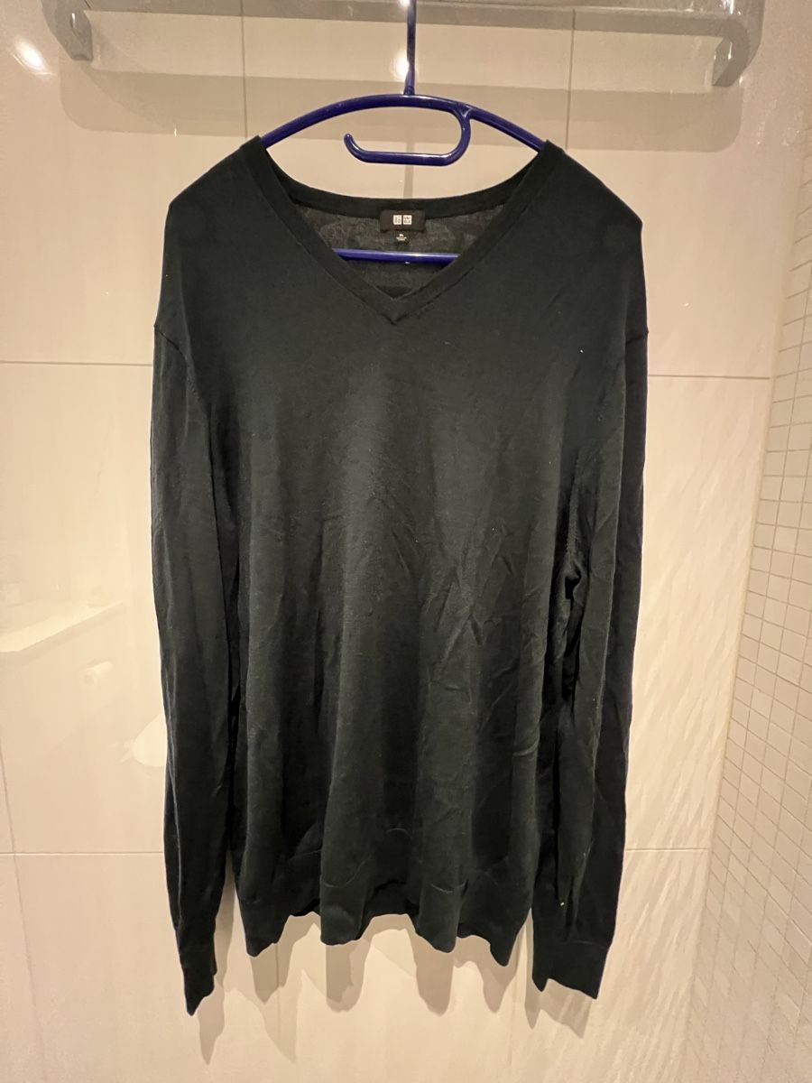 Uniqlo Pullover & Sweatshirts: Pullover V-Neck aus Merino Wolle Uniqlo – Gebraucht aus Mauren von chr_hn5y 1