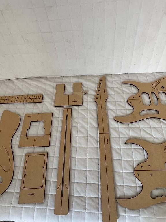 Strumenti musicali: Präzisionsschablonen Gitarrenbau – Nuovo (secondo la descrizione) da Grüt (Gossau ZH) venduto da Malo0 2
