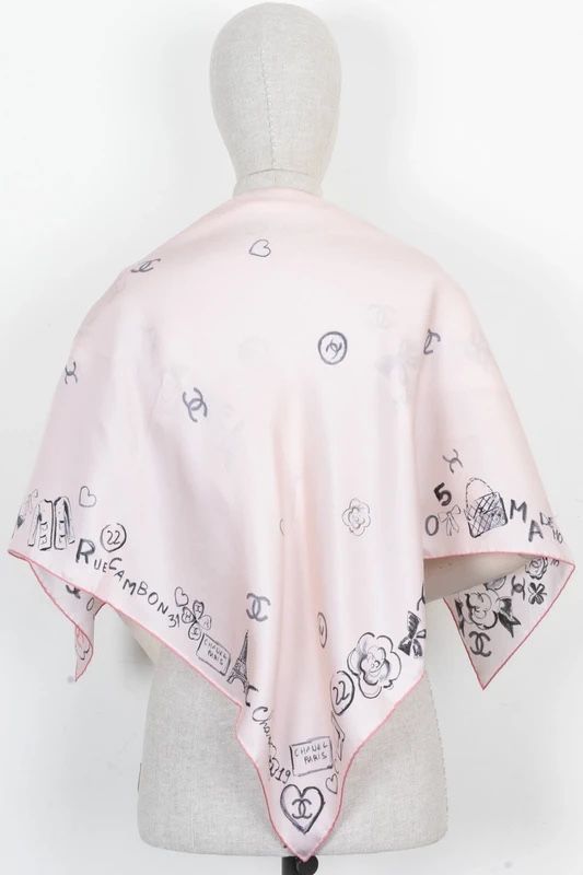 Chanel Foulard & Sciarpe: Silk scarf chanel 90/90  – Nuovo e nell'imballaggio originale da Basel venduto da hea_slg8 3