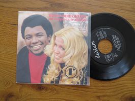 Wess & Dori Ghezzi - Un Corpo e Un'Anima Single Vinyl
