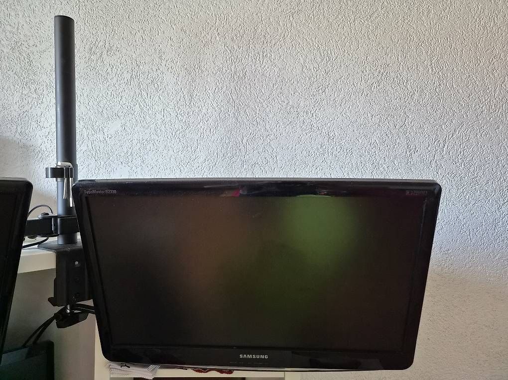 Samsung Monitor: Écrans Samsung + pied bureau – Usato da Fey venduto da coc_g627 2