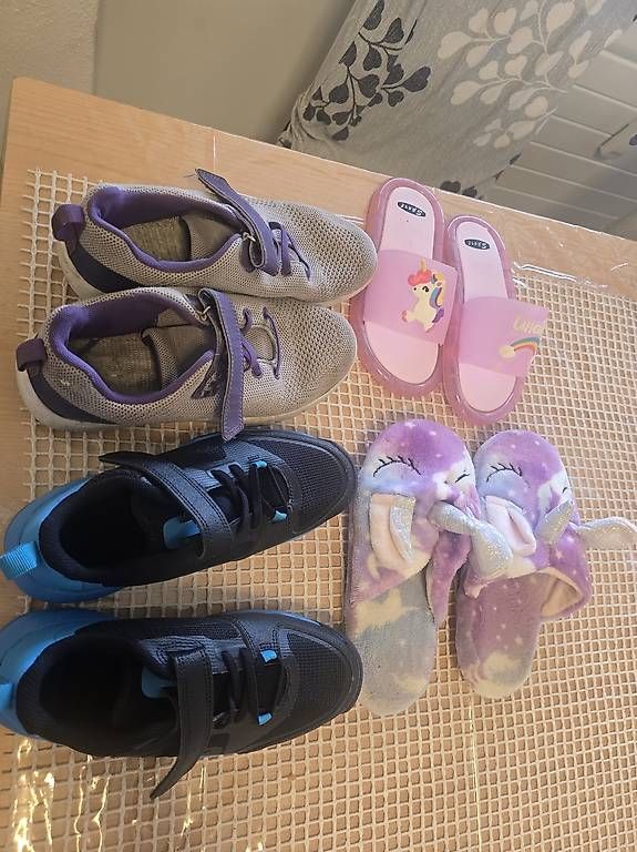 Schuhe für Mädchen: 4 paar Schuhe – Gebraucht aus Therwil von JosefinaV