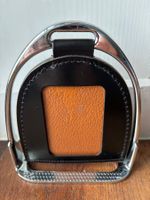 Vintage-Bilderrahmen aus Metall und Leder in Steigbügel-Form