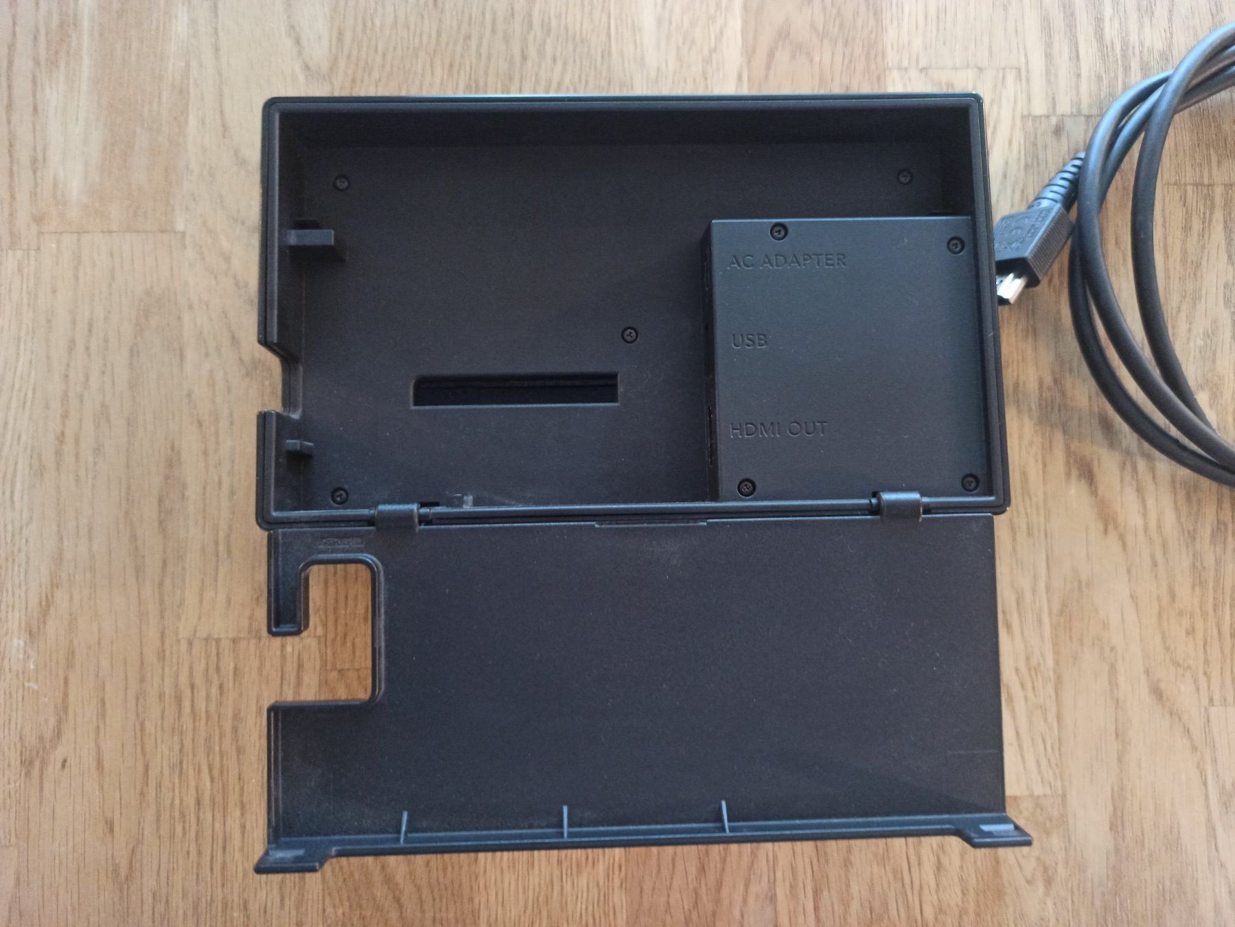 Docking station: Original Nintendo Switch TV-Dockingstation mit Netzteil NSW – D'occasion à Oberweningen par mar_87mx 2