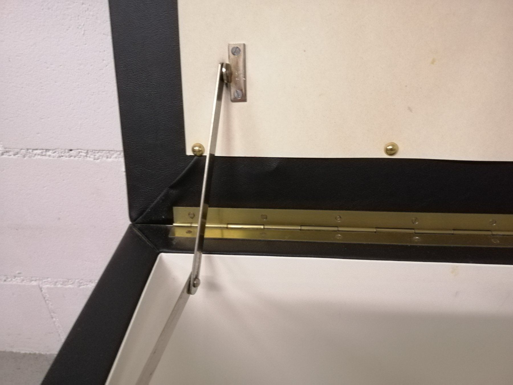 Cassapanche: Original Truhe aus den 50er , Hocker – Usato da Villmergen venduto da MONCHHICHI 4