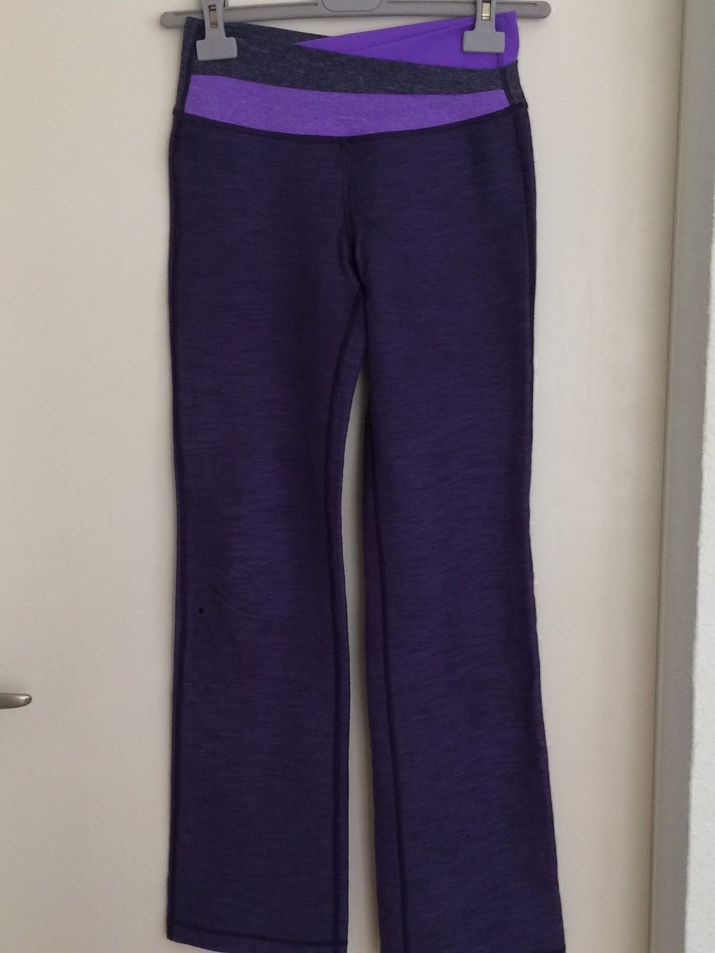 Lululemon Leggings: Leggins yoga jogging Lululemon US4 – Nuovo (secondo la descrizione) da Satigny venduto da Helene2014 4
