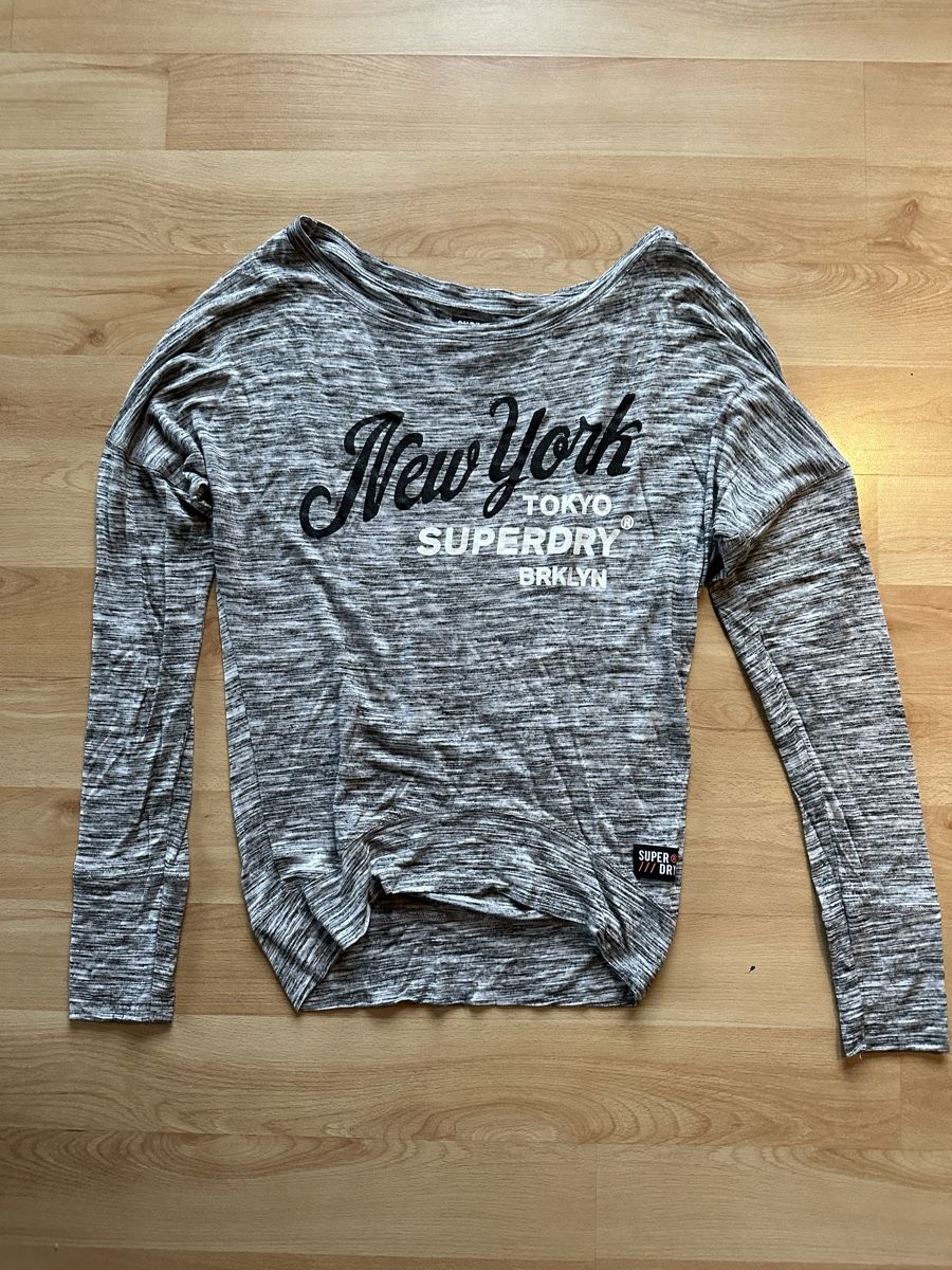 Superdry Lots de vêtements: Superdry Sweatshirt – D'occasion à Windlach par Joice14