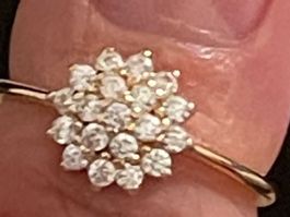 Bague plaquée 51. fine avec pierres petites moissanites