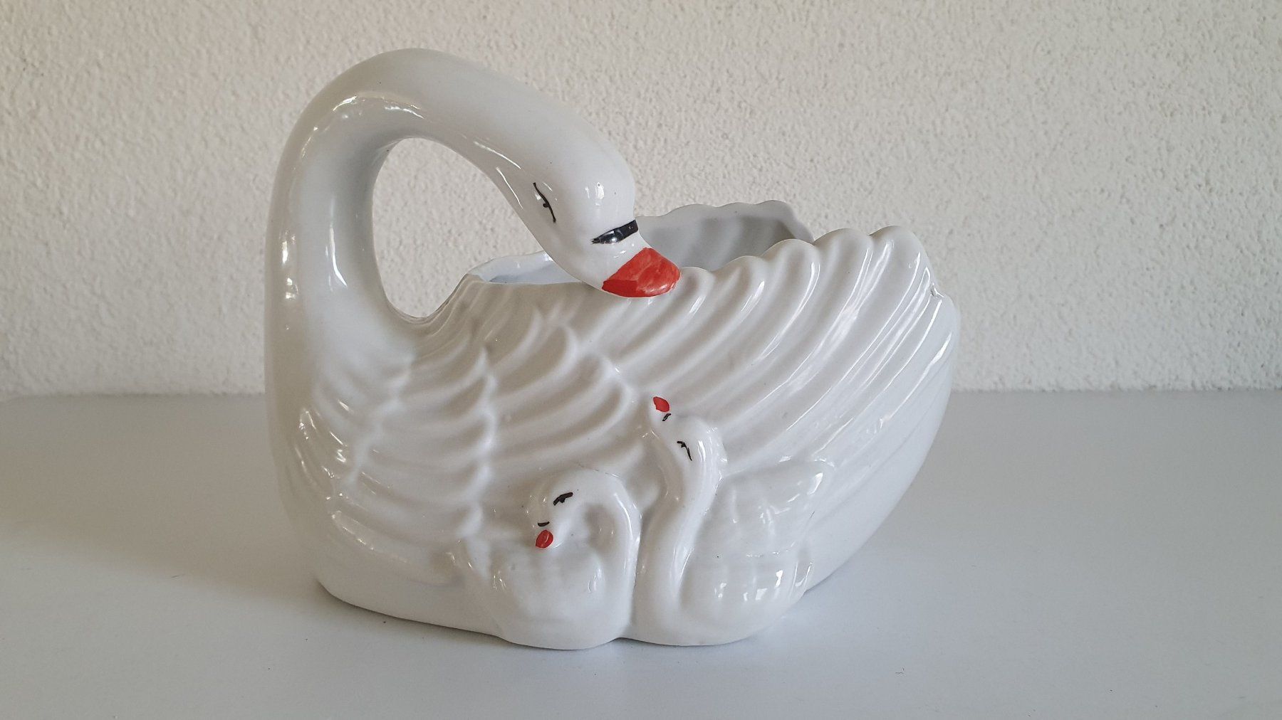 Figuren: Deko Schwan Gefäss (Vase,Arrengement, oder anderes) – Gebraucht aus Giswil von online-Brockenhaus