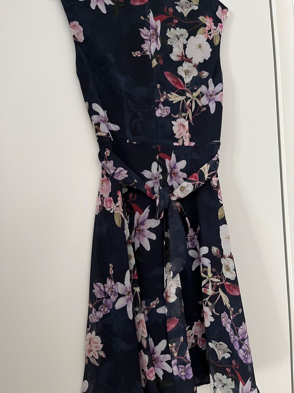 Kleider: blumiges Sommerkleid der Marke Wallis – Gebraucht aus Cham von Moebelloswerder 1
