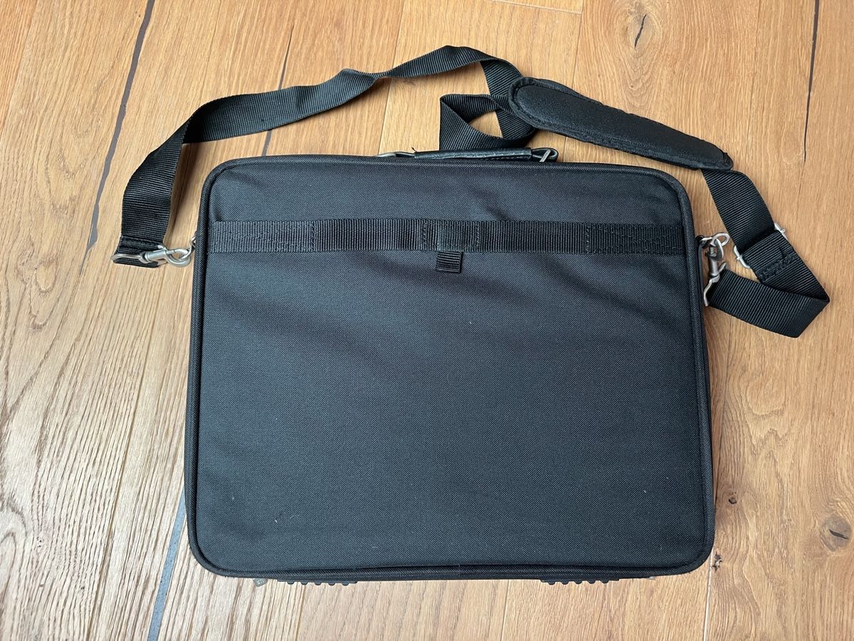 Borse: Steg Laptoptasche schwarz neu – Nuovo e nell'imballaggio originale da Schenkon venduto da Can63 1