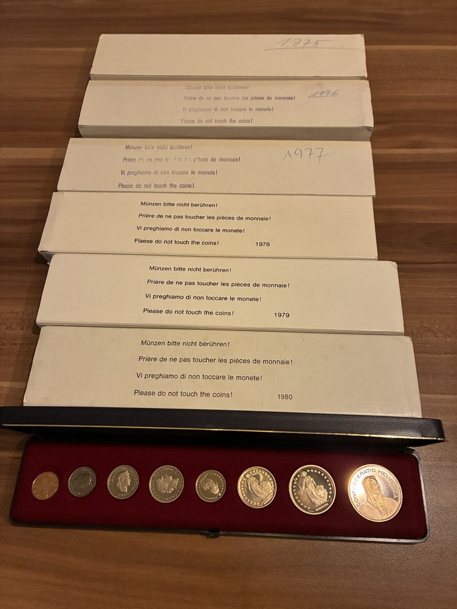 Tutti le monete: 6 SCHWEIZER MÜNZSÄTZE IN POLIERT PLATTEN – Nuovo (secondo la descrizione) da Dällikon venduto da Woldbanknoten