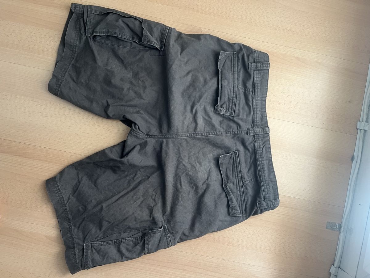 Pantalons: Graue Cargo Shorts – D'occasion à Basel par jaa_g99v 1