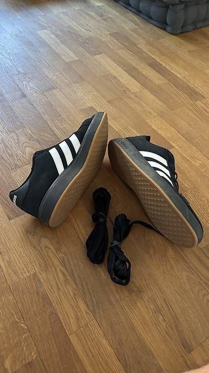 Adidas Scarpe da uomo: Adidas Schuhe schwarz 44 2/3 – Usato da Zürich venduto da lupolupo 3