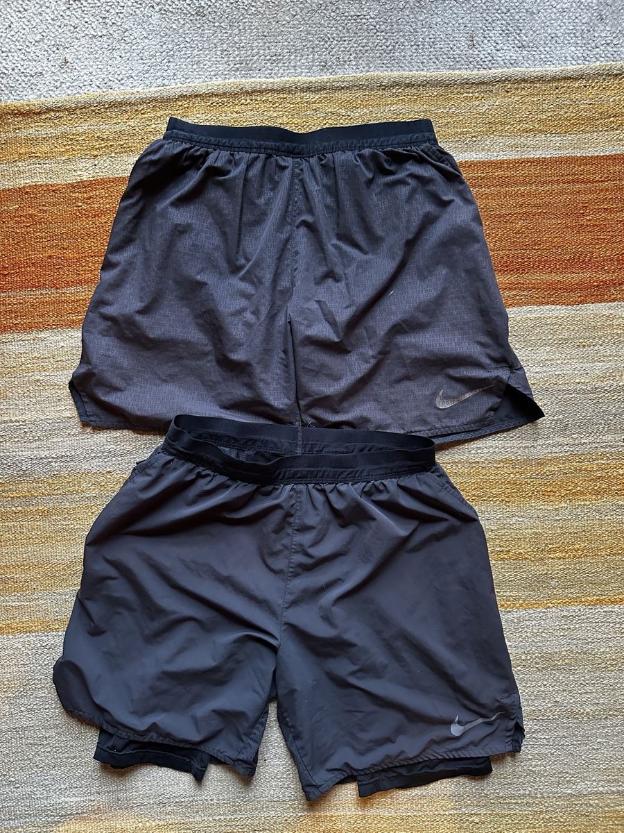 Nike Kleiderpakete: Two Nike Running Shorts size M – Gebraucht aus Villars-Burquin von Iliasso