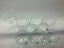 Stielgläser mit feinem Ätzdekor – 6 bauchige Gläser und 1 We
