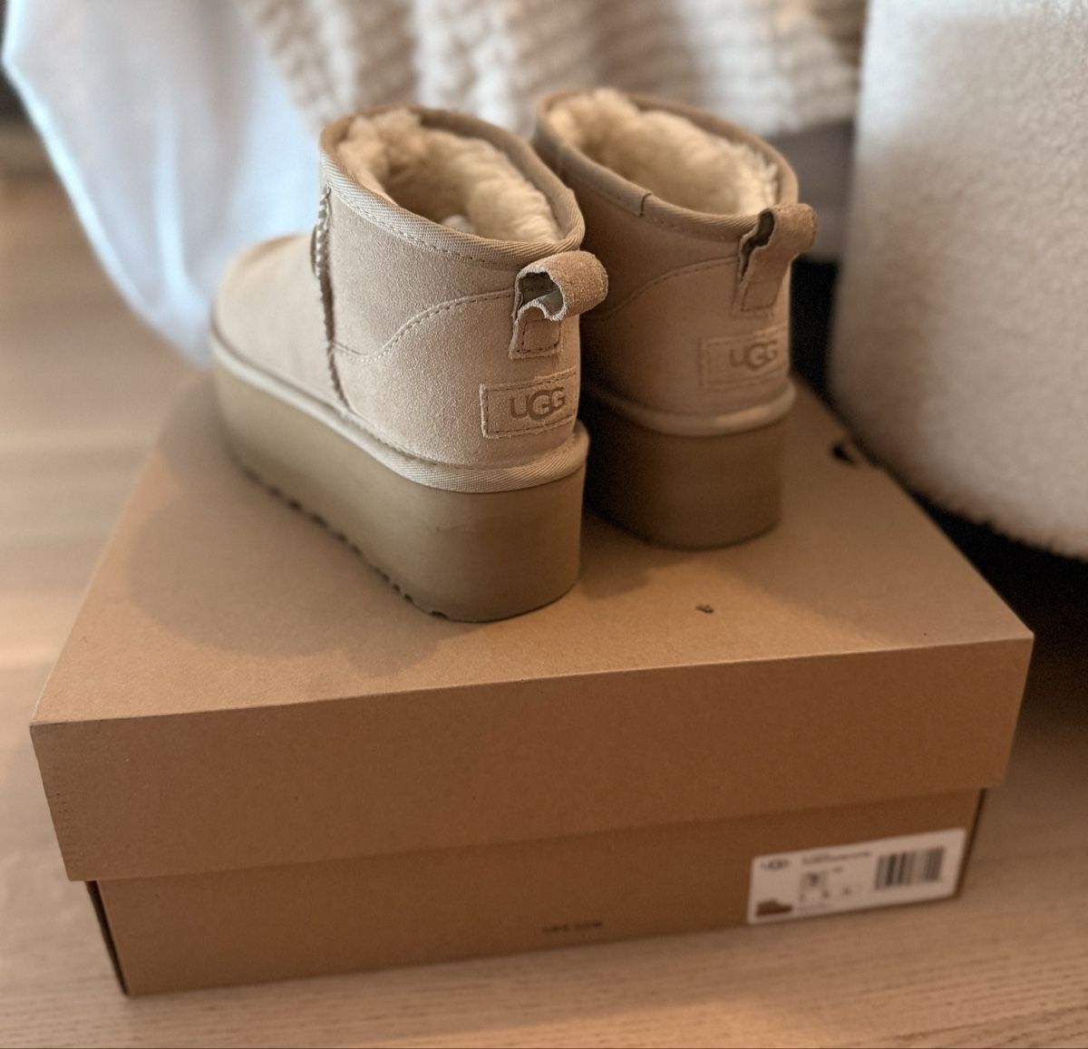 Ugg Scarpe da donna: UGG Classic Ultra Mini Platform Boots – Nuovo (secondo la descrizione) da Däniken SO venduto da tin_9g9h 1