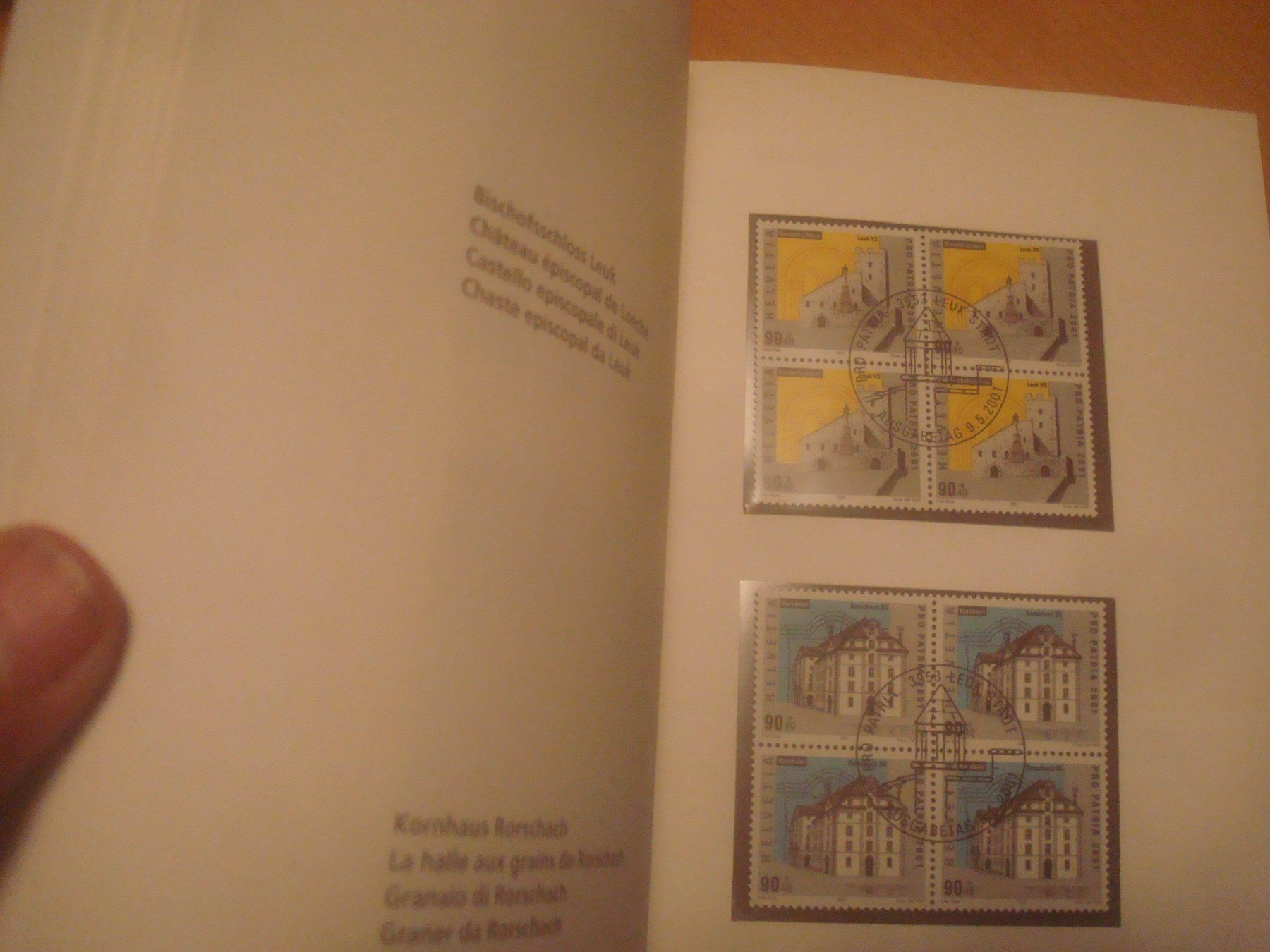 Tutti i francobolli: CH 2001 Jahresbuch mit Halbmond Stempel – Usato da Gordola venduto da Polentaefung 3