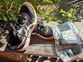 Hallenschuhe Asics, Grösse 38, top inkl.neuen Jordan Socken