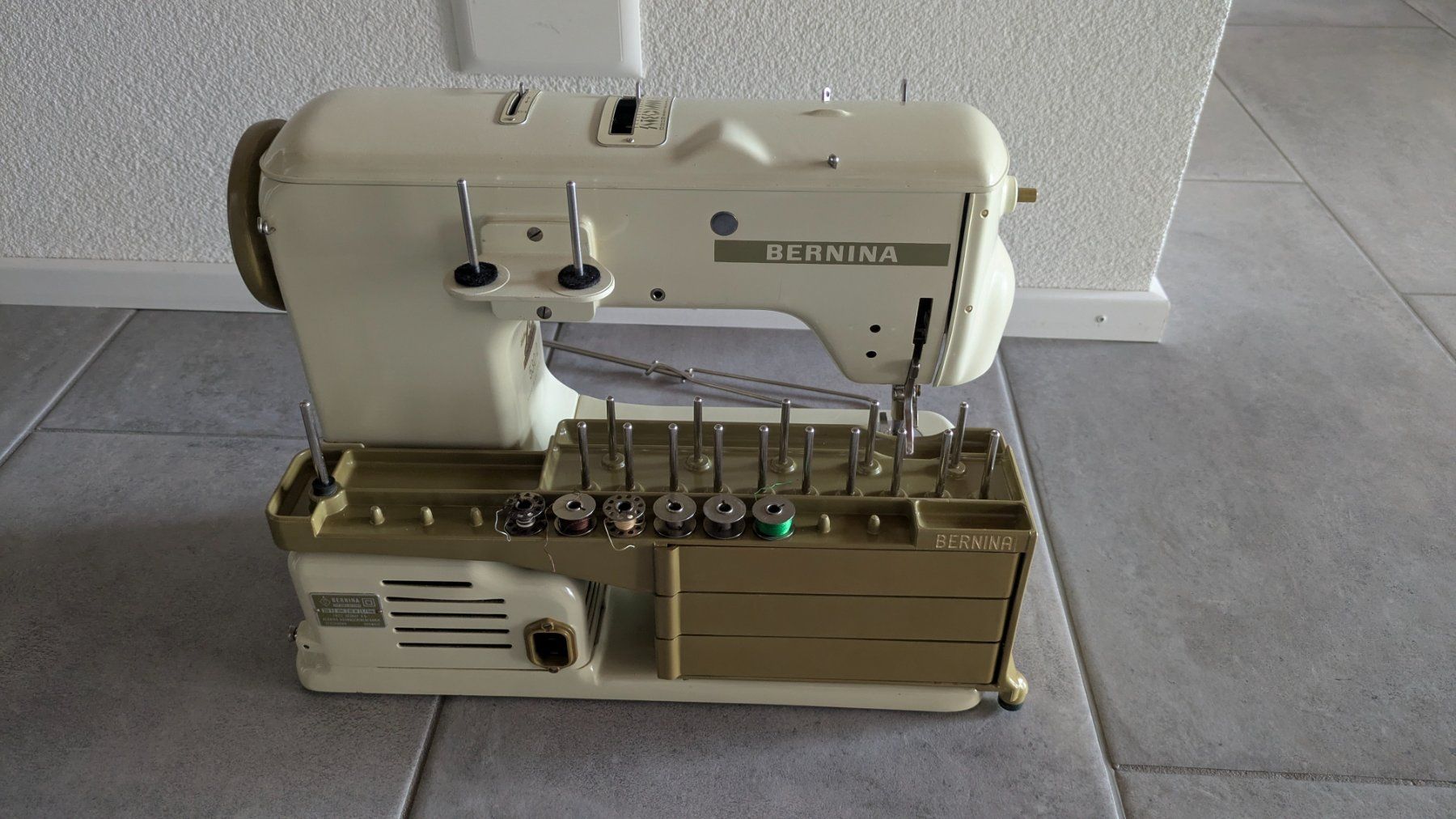 Bernina Macchine da cucire: Machine à coudre Bernina Record 530-2 – Usato da Estévenens venduto da Rockingirl 4