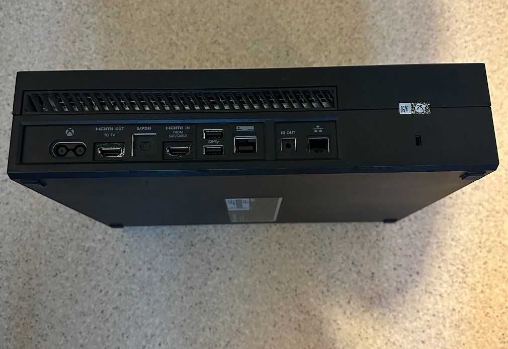 Microsoft Consoles: XBOX ONE KONSOL – D'occasion à Nidau par EXP40 1