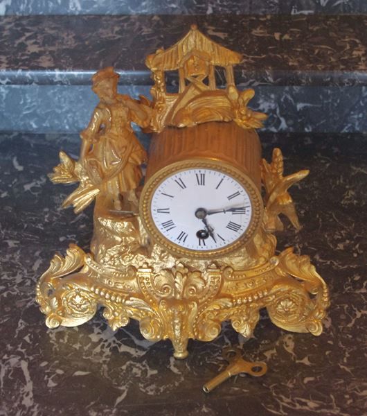 Orologi da terra & Orologi da parete: antike Pariser Kamin-/Buffet-Pendeluhr – Usato da Meggen venduto da Trouvaillen 6