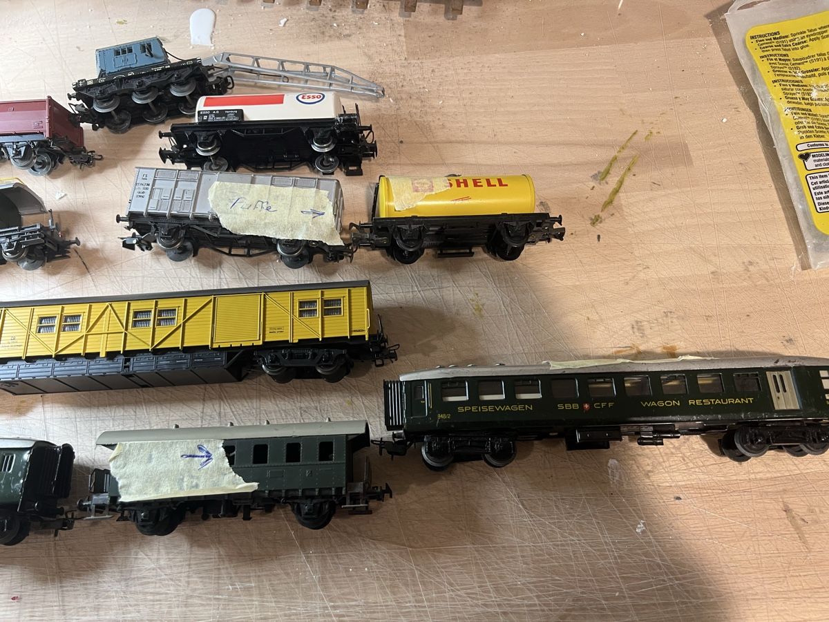 Modellini di ferrovie: Div Personen- und Güterwagen  – Usato da Dübendorf venduto da Troggy 1