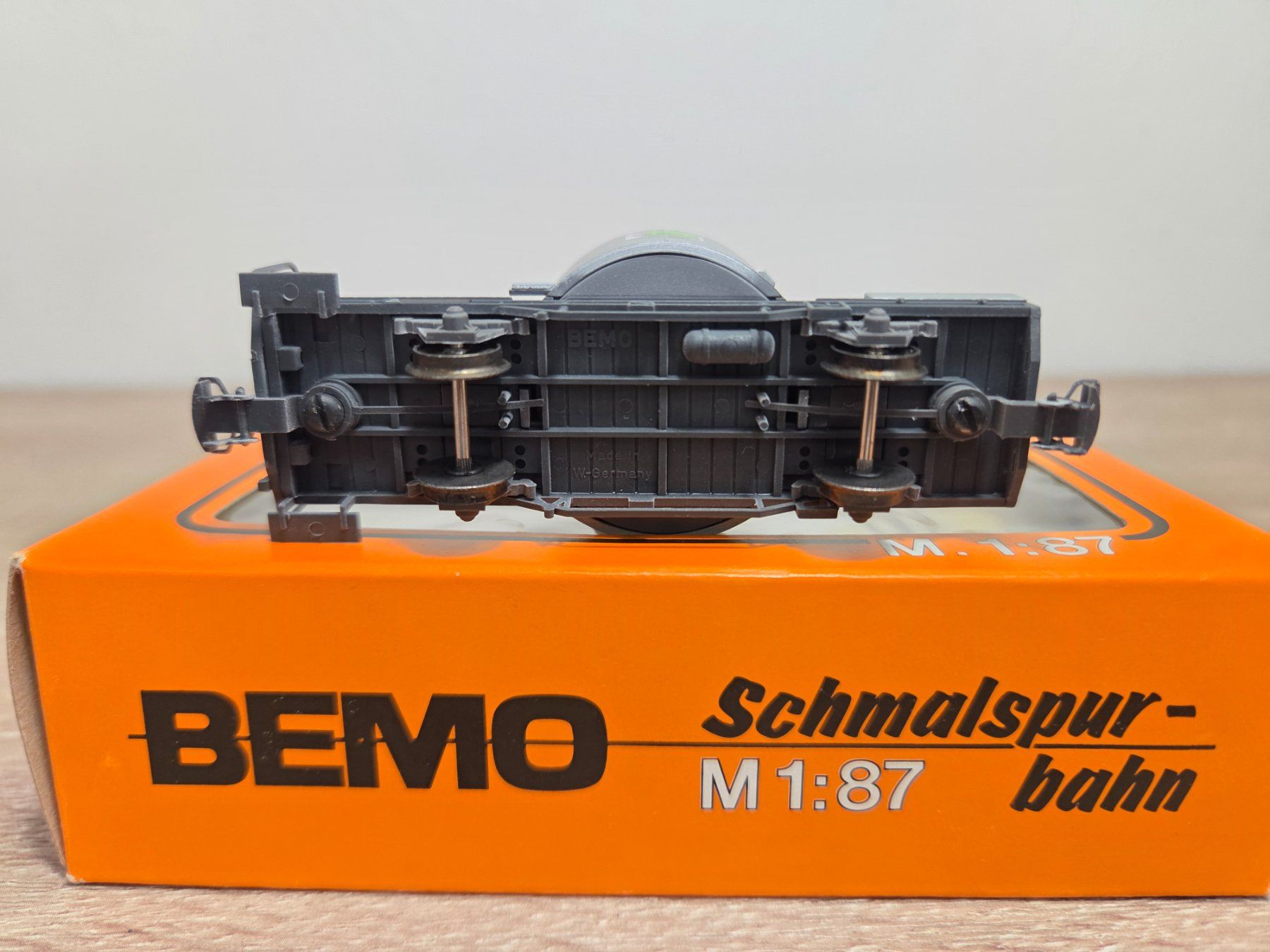 Bemo Modelleisenbahnen: Bemo 2252 Zementtransportwagen RhB H0m – Gebraucht aus St-Aubin-Sauges von Lo_Go 4