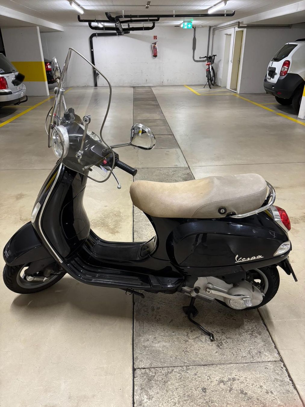 Vespa Scooter: Vespa LX 125_Schwarz – Usato da Zürich venduto da na_monn26