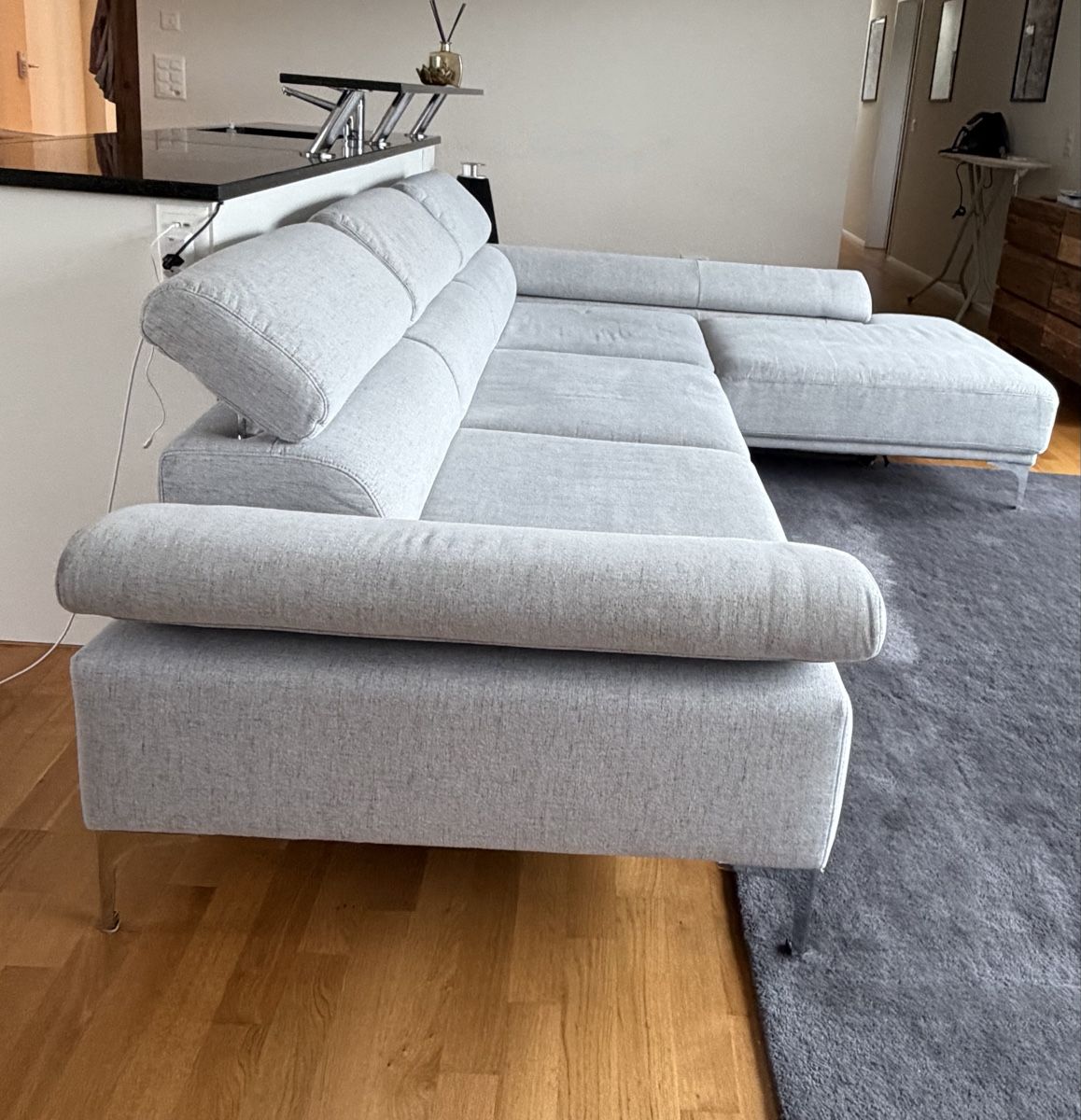 Livique Sofas: Elegante Ecksofa in hellgrau – D'occasion à Langnau am Albis par Vala.r 1