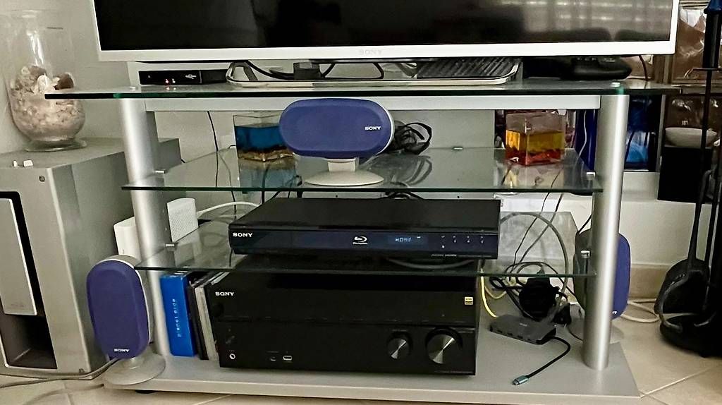 TV Möbel: Elegantes TV-Möbel aus Sicherheitsglas – Gebraucht aus Aesch BL von Ace00