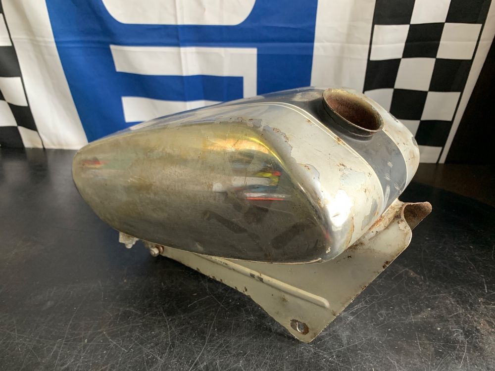 réservoir Puch 250 sg 1960 environ scrambler état moyen peu
