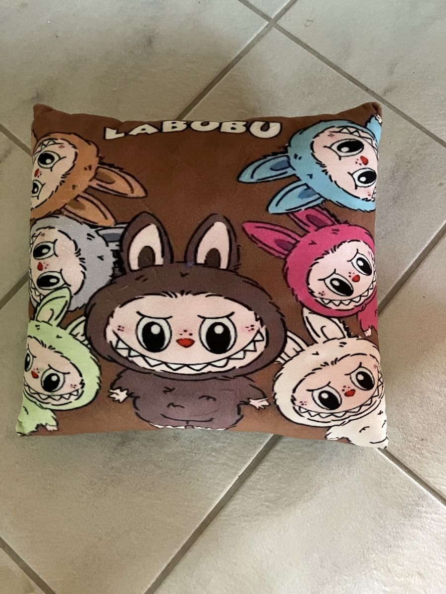 Squishmallows Giocattoli: Zwei Labubu plus ein Kissen und ein Squish mellow – Usato da Suberg venduto da Halina30 1