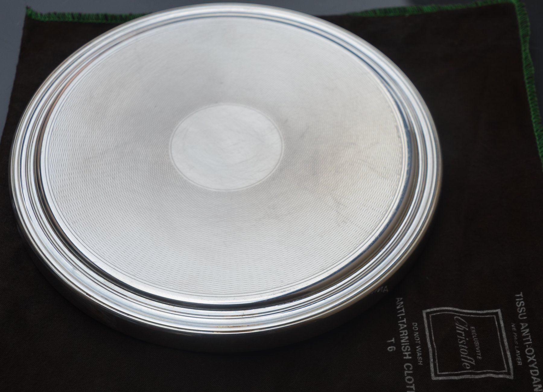 Pareti & Soffitti: Christofle Malmaison Tablett /  Plateau de table – Usato da Collonges venduto da arashee 4