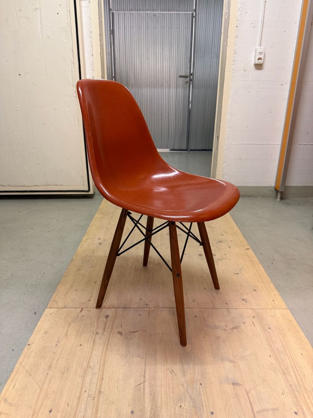Eames Chaises: Eames Chairs, Chaise Eames, Fiberglas, 4er Set – D'occasion à Cham par misssaigon07 1