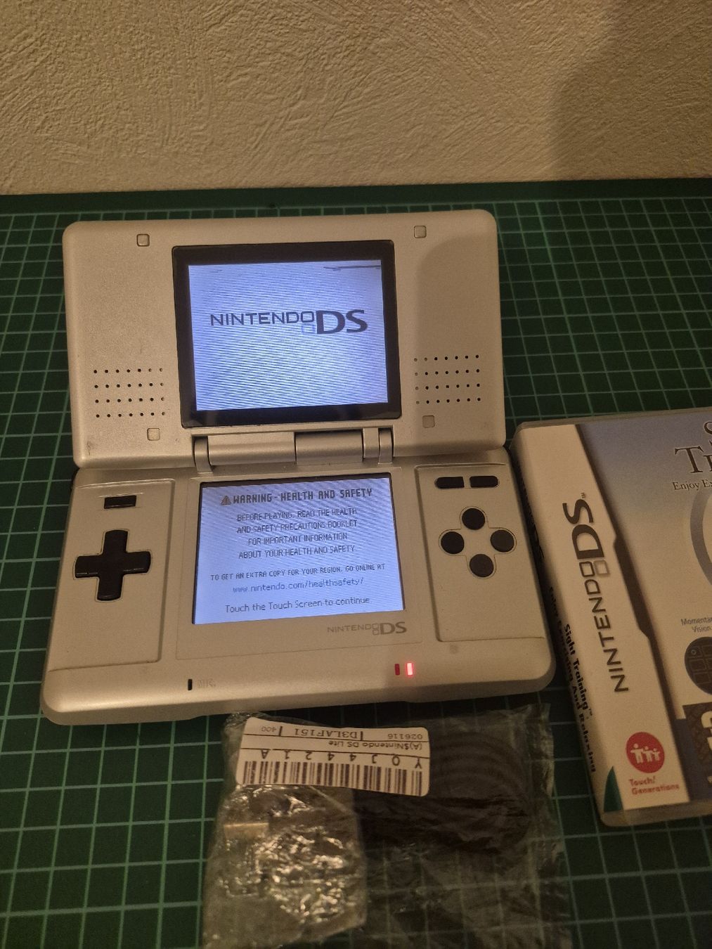 Nintendo Console: Nintendo DS Classic Silver + Sight Training Game Tested! – Usato da Meyrin venduto da Retro-GZ 1
