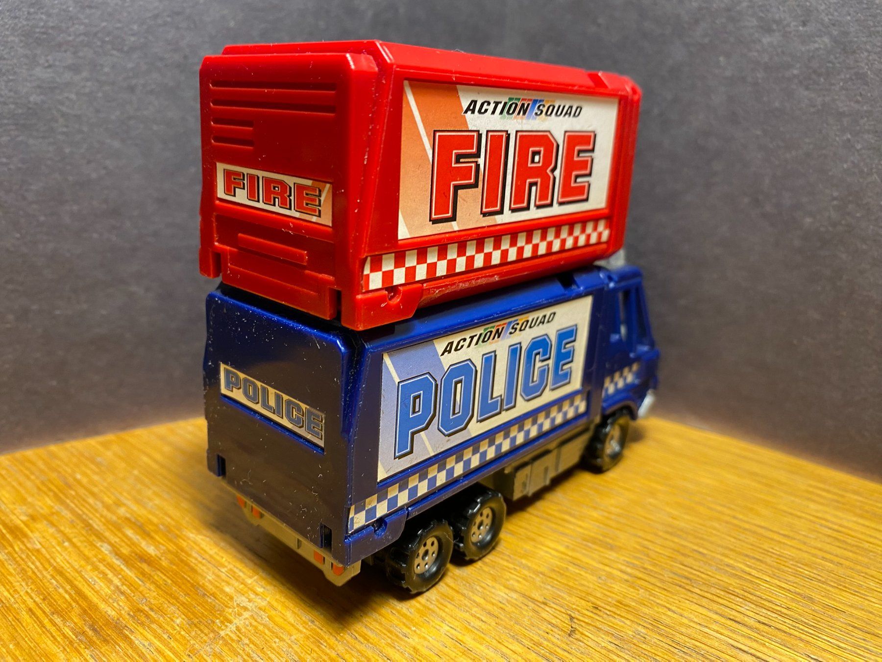 Hot Wheels Giocattoli: Action Squad Polizei & Feuerwehr Set - Hot Wheels 1995 – Usato da Spiez venduto da Mlandcruiser 5