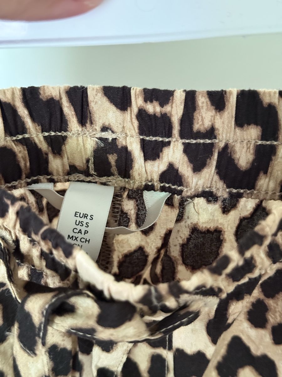 H&M Pantaloni: Pantalon H&M léopard  – Usato da Monthey venduto da sen_6ckr 2
