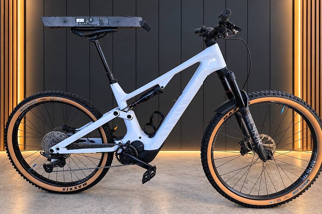 Canyon Biciclette: Canyon Spectral ON CF7 L – Usato da Wallisellen venduto da BikeSwap