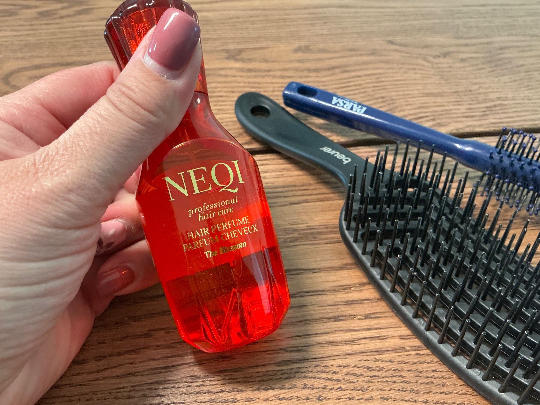 Autres soins des cheveux: NEQI Haarparfüm mit 2 Bürsten – Neuf (Voir description) à Würenlos par sweety5436